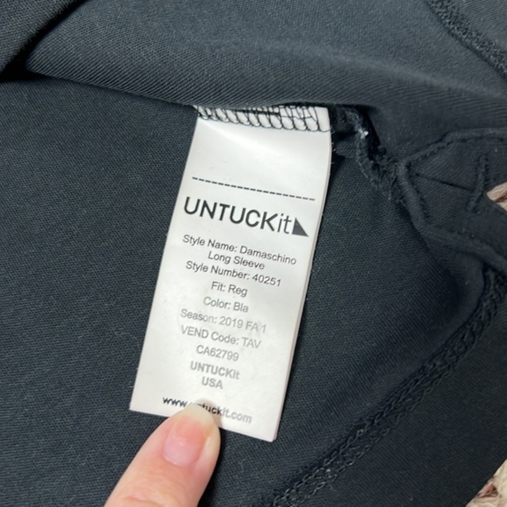 UNTUCKit‎ - Picture 5 of 7